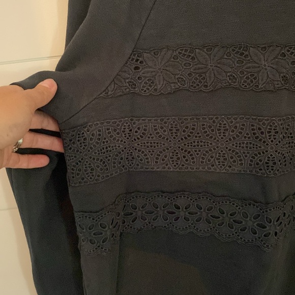 Gap black lace sweatshirt size Large - Picture 2 of 7
